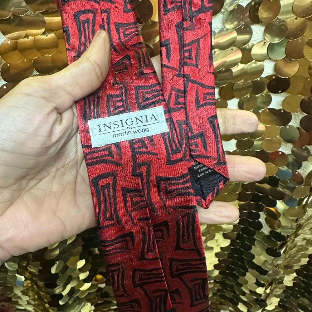 Red Geometric Patterned Tie - Picture 3 of 4